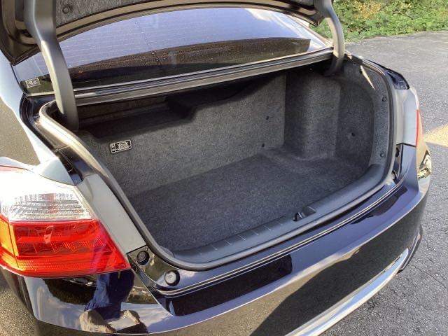 アコードハイブリッド EX メモリーナビ リアカメラ ETC リヤカメラ 衝突軽減システム 本革 盗難防止装置 パワーウィンドウ 地デジ LED DVD再生 記録簿 シートヒーター オートエアコン ナビTV パワーステアリング(20枚目)