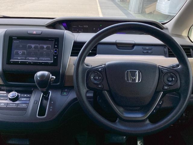 フリード Ｇ・ホンダセンシング　ＥＴＣ／純正ナビ／バックモニター／ホンダセンシング　Ｆセグ　追突被害軽減ブレーキ　ｉストップ　Ｗエアバッグ　パワーウィンドウ　アクティブクルーズコントロール　スマートキ　カラーバックモニター　ＶＳＡ（3枚目）