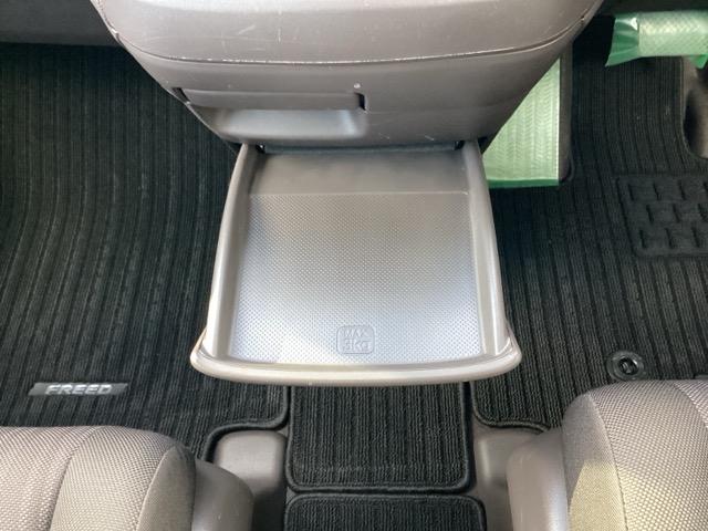 フリード Ｇ・ホンダセンシング　ＥＴＣ／純正ナビ／バックモニター／ホンダセンシング　Ｆセグ　追突被害軽減ブレーキ　ｉストップ　Ｗエアバッグ　パワーウィンドウ　アクティブクルーズコントロール　スマートキ　カラーバックモニター　ＶＳＡ（25枚目）