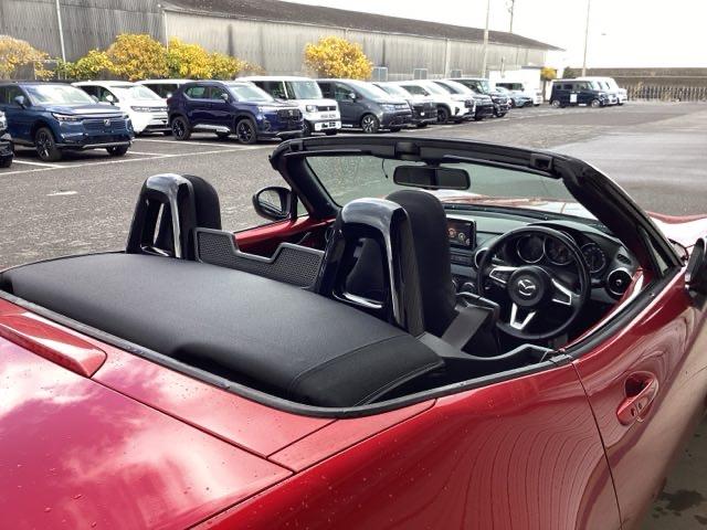 ロードスター Sスペシャルパッケージ Wエアバック アドバンスドキー 地デジ 盗難防止装置 パワステ ナビTV 横滑防止装置 USBポート 運転席エアバッグ LEDランプ DVD再生 ABS キーフリー ETC(17枚目)