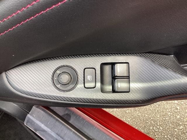 ロードスター Sスペシャルパッケージ Wエアバック アドバンスドキー 地デジ 盗難防止装置 パワステ ナビTV 横滑防止装置 USBポート 運転席エアバッグ LEDランプ DVD再生 ABS キーフリー ETC(39枚目)