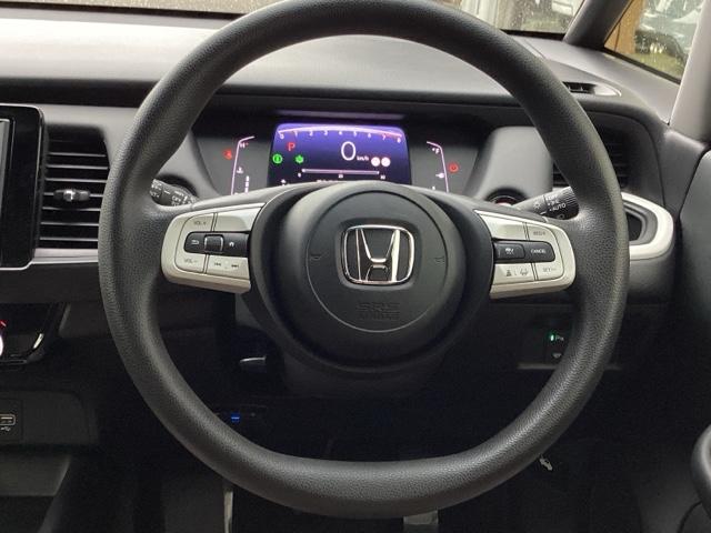 フィット ホーム　ＨｏｎｄａＣＯＮＮＥＣＴｆｏｒＧａｔｈｅｒｓ＋ナビ装着用スペシャルパッケージ　リアカメ　ＬＥＤライト　クリアランスソナー　フルセグＴＶ　記録簿付　エアバッグ　ｉストップ　スマ－トキ－　盗難防止装置（15枚目）