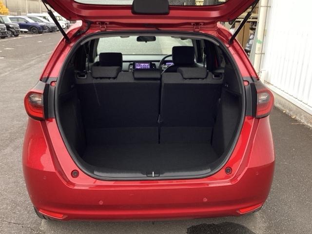 フィット ホーム　ＨｏｎｄａＣＯＮＮＥＣＴｆｏｒＧａｔｈｅｒｓ＋ナビ装着用スペシャルパッケージ　リアカメ　ＬＥＤライト　クリアランスソナー　フルセグＴＶ　記録簿付　エアバッグ　ｉストップ　スマ－トキ－　盗難防止装置（18枚目）