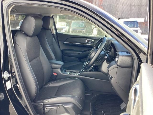 ヴェゼル ｅ：ＨＥＶＺ　ＢＳＩ・後退出庫サポートレス　ハンズフリーアクセスパワーテールゲート（予約クローズ機能付）　ＬＥＤシーケンシャルターンシグナルランプ　スマキ　フルオートエアコン　Ｄレコ　エアバッグ　両席エアバック（17枚目）