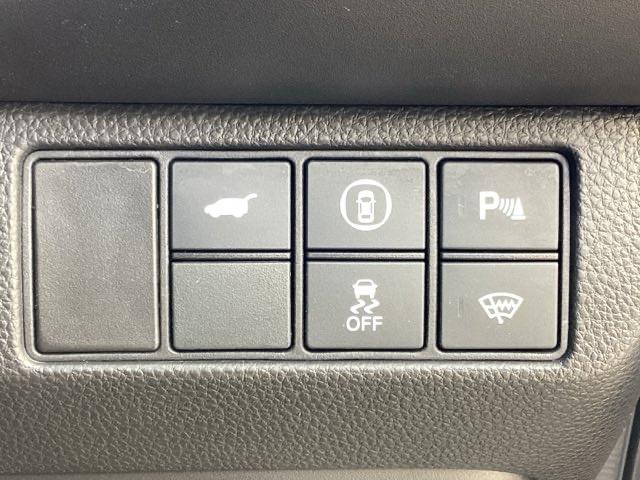 ヴェゼル ｅ：ＨＥＶＺ　ＢＳＩ・後退出庫サポートレス　ハンズフリーアクセスパワーテールゲート（予約クローズ機能付）　ＬＥＤシーケンシャルターンシグナルランプ　スマキ　フルオートエアコン　Ｄレコ　エアバッグ　両席エアバック（32枚目）