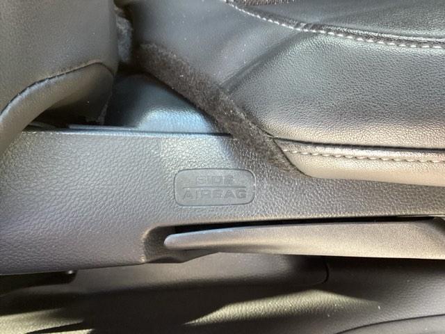 ヴェゼル ｅ：ＨＥＶＺ　ＢＳＩ・後退出庫サポートレス　ハンズフリーアクセスパワーテールゲート（予約クローズ機能付）　ＬＥＤシーケンシャルターンシグナルランプ　スマキ　フルオートエアコン　Ｄレコ　エアバッグ　両席エアバック（34枚目）