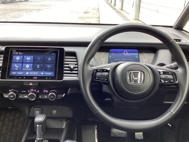 フィット ｅ：ＨＥＶホームブラックスタイル　ＢＬＡＣＫＳＴＹＬＥ専用装備　Ｂカメラ　ＬＥＤライト　クリアランスソナー　サイドＳＲＳ　オートクルーズコントロール　フルオートエアコン　ＶＳＡ　スマ－トキ－　衝突軽減　ＥＴＣ　ＵＳＢ接続　ＡＢＳ（3枚目）