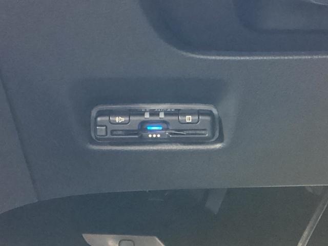 フィット ｅ：ＨＥＶホームブラックスタイル　ＢＬＡＣＫＳＴＹＬＥ専用装備　Ｂカメラ　ＬＥＤライト　クリアランスソナー　サイドＳＲＳ　オートクルーズコントロール　フルオートエアコン　ＶＳＡ　スマ－トキ－　衝突軽減　ＥＴＣ　ＵＳＢ接続　ＡＢＳ（14枚目）