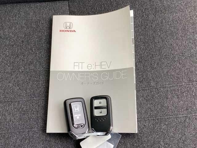 フィット ｅ：ＨＥＶホームブラックスタイル　ＢＬＡＣＫＳＴＹＬＥ専用装備　Ｂカメラ　ＬＥＤライト　クリアランスソナー　サイドＳＲＳ　オートクルーズコントロール　フルオートエアコン　ＶＳＡ　スマ－トキ－　衝突軽減　ＥＴＣ　ＵＳＢ接続　ＡＢＳ（19枚目）