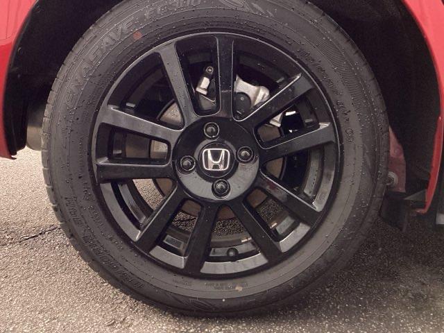 フィット ｅ：ＨＥＶホームブラックスタイル　ＢＬＡＣＫＳＴＹＬＥ専用装備　Ｂカメラ　ＬＥＤライト　クリアランスソナー　サイドＳＲＳ　オートクルーズコントロール　フルオートエアコン　ＶＳＡ　スマ－トキ－　衝突軽減　ＥＴＣ　ＵＳＢ接続　ＡＢＳ（20枚目）