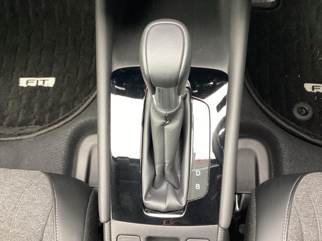 フィット ｅ：ＨＥＶホームブラックスタイル　ＢＬＡＣＫＳＴＹＬＥ専用装備　Ｂカメラ　ＬＥＤライト　クリアランスソナー　サイドＳＲＳ　オートクルーズコントロール　フルオートエアコン　ＶＳＡ　スマ－トキ－　衝突軽減　ＥＴＣ　ＵＳＢ接続　ＡＢＳ（22枚目）