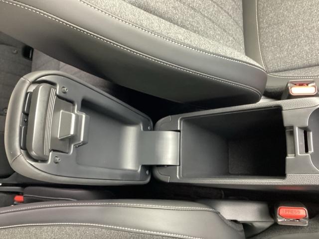 フィット ｅ：ＨＥＶホームブラックスタイル　ＢＬＡＣＫＳＴＹＬＥ専用装備　Ｂカメラ　ＬＥＤライト　クリアランスソナー　サイドＳＲＳ　オートクルーズコントロール　フルオートエアコン　ＶＳＡ　スマ－トキ－　衝突軽減　ＥＴＣ　ＵＳＢ接続　ＡＢＳ（26枚目）