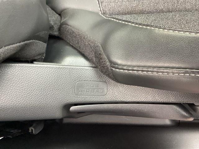 フィット ｅ：ＨＥＶホームブラックスタイル　ＢＬＡＣＫＳＴＹＬＥ専用装備　Ｂカメラ　ＬＥＤライト　クリアランスソナー　サイドＳＲＳ　オートクルーズコントロール　フルオートエアコン　ＶＳＡ　スマ－トキ－　衝突軽減　ＥＴＣ　ＵＳＢ接続　ＡＢＳ（34枚目）