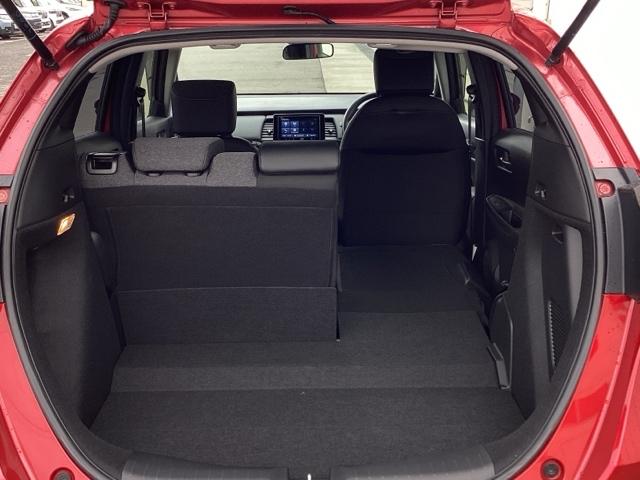 フィット ｅ：ＨＥＶホームブラックスタイル　ＢＬＡＣＫＳＴＹＬＥ専用装備　Ｂカメラ　ＬＥＤライト　クリアランスソナー　サイドＳＲＳ　オートクルーズコントロール　フルオートエアコン　ＶＳＡ　スマ－トキ－　衝突軽減　ＥＴＣ　ＵＳＢ接続　ＡＢＳ（39枚目）