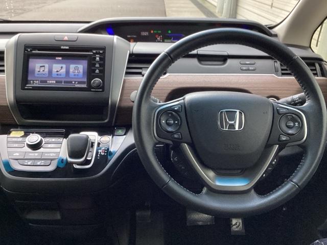 ��ɂȂ��ފ��o�̃X�e�A�����O�ł��B�����S�n�A�f�U�C�����A���쐫�ɂ���������A�C�e���ł�