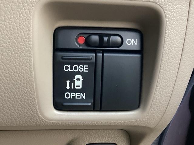 �p���[�X���C�h�h�A�̊J�̓X�}�[�g�L�[�̃����R����h�A�m�u�͖ܘ_�A�^�]�ȑ��̃X�C�b�`����ł��J���ł��A���S�E�ȒP�ł�