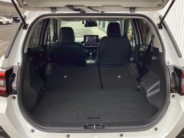 ロッキー プレミアムＧＨＥＶ　ＥＴＣ／メモリーナビ／バックモニター／全周囲カメラ　オートクルーズ　バックカメラ付き　ＵＳＢ接続　盗難防止　地デジ　サイドエアバッグ　Ｄレコ　ＬＥＤライト　ＥＴＣ付　エアバッグ　パワーステアリング（42枚目）