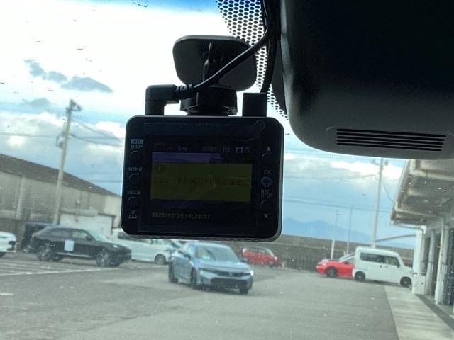 フリード Ｇ・ホンダセンシング　ＬＥＤヘッドライト＋アクティブコーナリングライト　Ｆセグ　ｉストップ　Ｗエアバッグ　パワーウィンドウ　アクティブクルーズコントロール　スマートキ　カラーバックモニター　整備点検記録簿　ＶＳＡ　エアコン（13枚目）