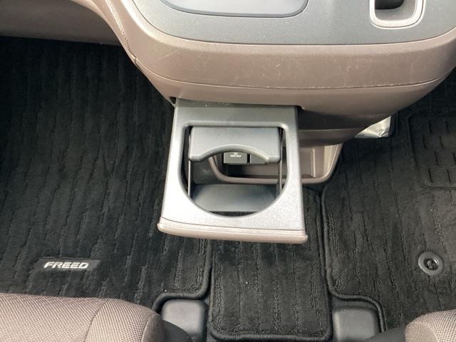 フリード Ｇ・ホンダセンシング　ＬＥＤヘッドライト＋アクティブコーナリングライト　Ｆセグ　ｉストップ　Ｗエアバッグ　パワーウィンドウ　アクティブクルーズコントロール　スマートキ　カラーバックモニター　整備点検記録簿　ＶＳＡ　エアコン（26枚目）