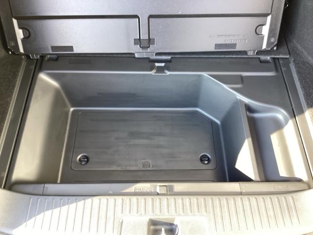 �g�����N���[���̉��ɁA���[�X�y�[�X������̂ŉו�������������[�ł��܂��B