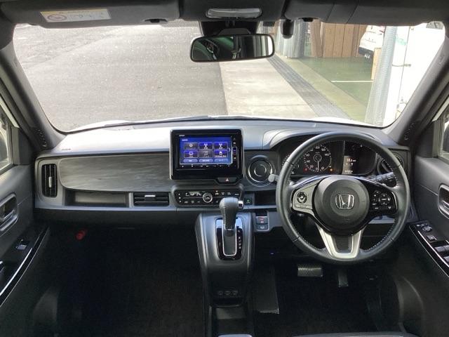 Ｎ－ＯＮＥ プレミアムツアラー　プライムスムースフロントシート　運転席／助手席シートヒーター　パーキングセンサー　ＵＳＢ　クルーズコントロール　ナビＴＶ　エアコン　ＤＶＤ　フルセグＴＶ　パワーステアリング　ドラレコ　エアバッグ（2枚目）