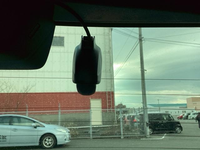 Ｎ－ＯＮＥ プレミアムツアラー　プライムスムースフロントシート　運転席／助手席シートヒーター　パーキングセンサー　ＵＳＢ　クルーズコントロール　ナビＴＶ　エアコン　ＤＶＤ　フルセグＴＶ　パワーステアリング　ドラレコ　エアバッグ（14枚目）