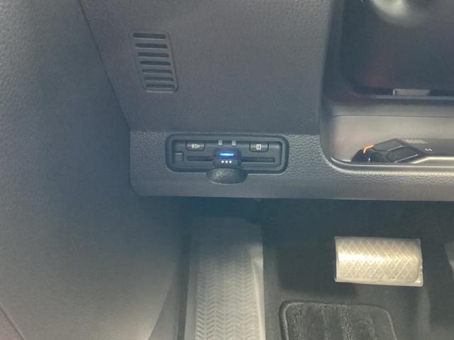 Ｎ－ＯＮＥ プレミアムツアラー　プライムスムースフロントシート　運転席／助手席シートヒーター　パーキングセンサー　ＵＳＢ　クルーズコントロール　ナビＴＶ　エアコン　ＤＶＤ　フルセグＴＶ　パワーステアリング　ドラレコ　エアバッグ（15枚目）