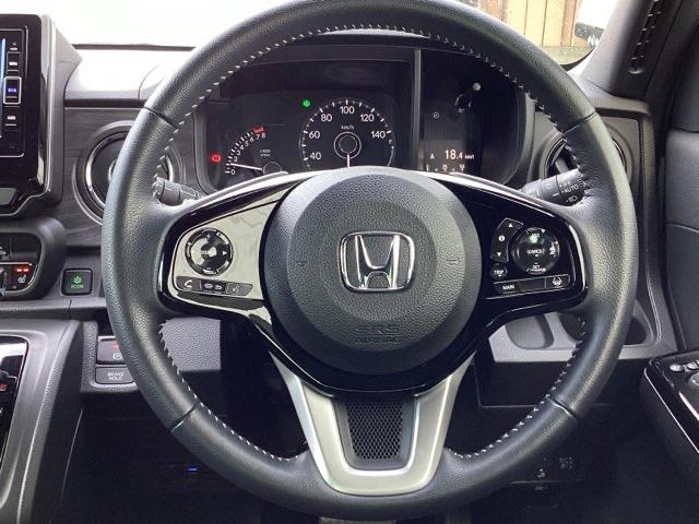 Ｎ－ＯＮＥ プレミアムツアラー　プライムスムースフロントシート　運転席／助手席シートヒーター　パーキングセンサー　ＵＳＢ　クルーズコントロール　ナビＴＶ　エアコン　ＤＶＤ　フルセグＴＶ　パワーステアリング　ドラレコ　エアバッグ（16枚目）