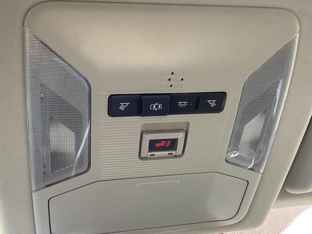 �ً}�ʕ�{�^���͓V��ɂ���܂��B�^�]���̑̒��s�ǂ�A�G�A�o�b�O�̍쓮���Ȃ����̂̍ۂɂ͉����Ă��������B