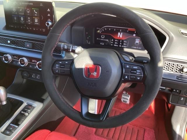 ��ɂȂ��ފ��o�̃X�e�A�����O�ł��B�����S�n�A�f�U�C�����A���쐫�ɂ���������A�C�e���ł��B