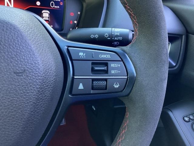 �z���_�Z���V���O�̑��암�́A�X�e�A�����O�̉E���ɔz�u����Ă��܂�