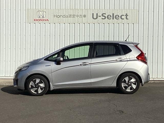 フィットハイブリッド Fパッケージ ETC/純正ナビ/バックモニター 盗難警報装置 記録簿有り AUTOエアコン 助手席エアバック ECON ETC付き リヤカメラ ABS付 DVD視聴 横滑り防止システム キーレスエントリー ワンセグ(10枚目)