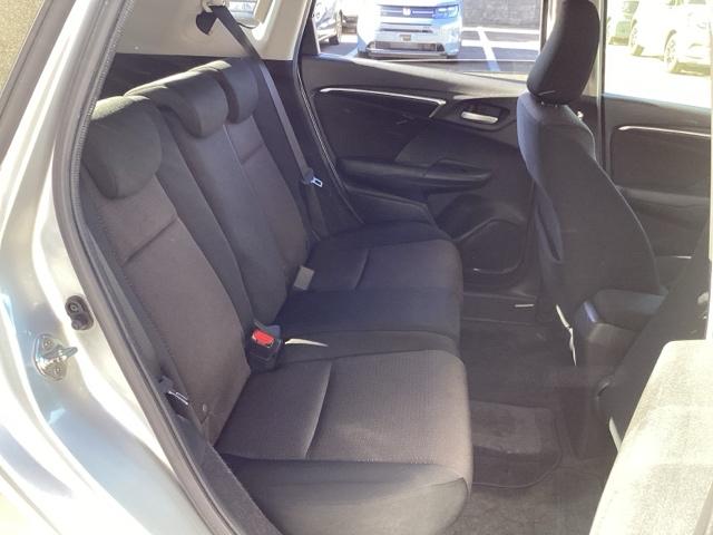 フィットハイブリッド Fパッケージ ETC/純正ナビ/バックモニター 盗難警報装置 記録簿有り AUTOエアコン 助手席エアバック ECON ETC付き リヤカメラ ABS付 DVD視聴 横滑り防止システム キーレスエントリー ワンセグ(18枚目)