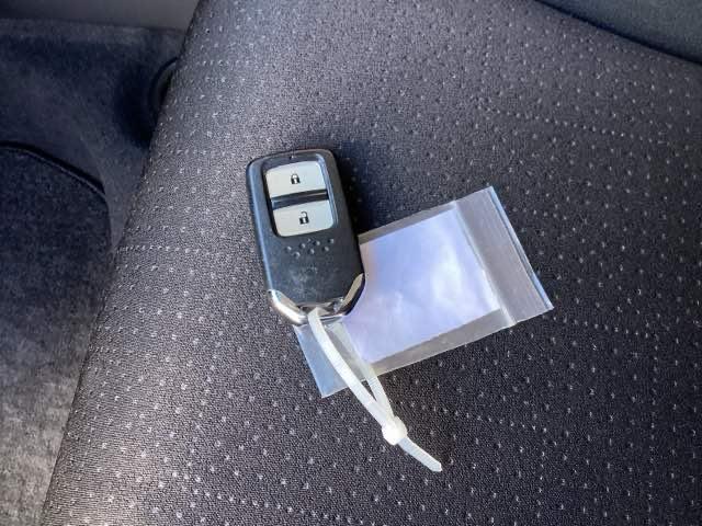 フィットハイブリッド Fパッケージ ETC/純正ナビ/バックモニター 盗難警報装置 記録簿有り AUTOエアコン 助手席エアバック ECON ETC付き リヤカメラ ABS付 DVD視聴 横滑り防止システム キーレスエントリー ワンセグ(19枚目)
