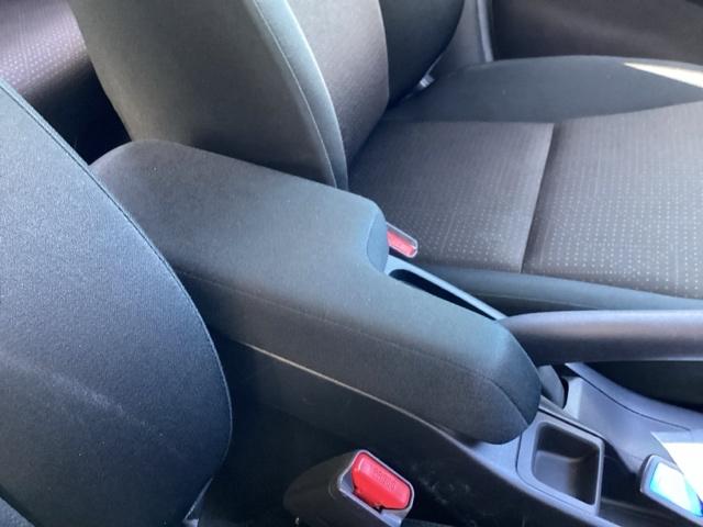 フィットハイブリッド Fパッケージ ETC/純正ナビ/バックモニター 盗難警報装置 記録簿有り AUTOエアコン 助手席エアバック ECON ETC付き リヤカメラ ABS付 DVD視聴 横滑り防止システム キーレスエントリー ワンセグ(27枚目)