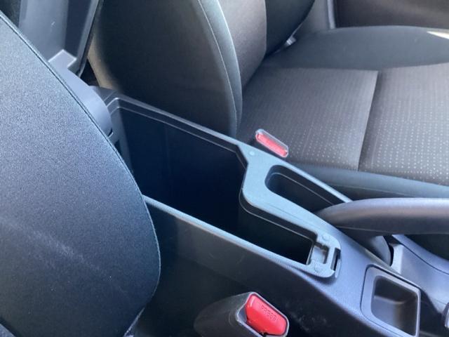 フィットハイブリッド Fパッケージ ETC/純正ナビ/バックモニター 盗難警報装置 記録簿有り AUTOエアコン 助手席エアバック ECON ETC付き リヤカメラ ABS付 DVD視聴 横滑り防止システム キーレスエントリー ワンセグ(28枚目)