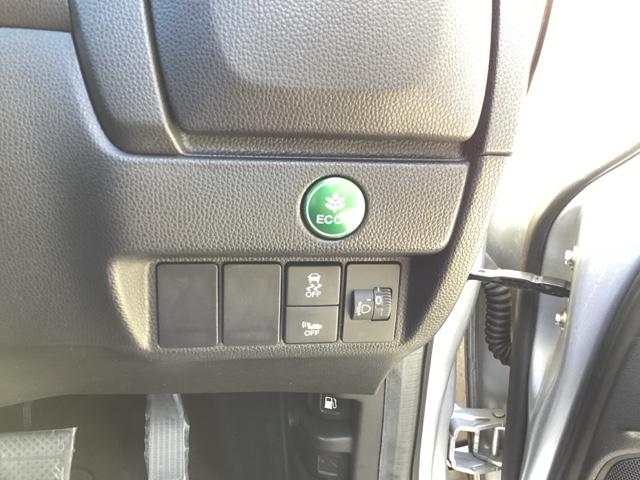 フィットハイブリッド Fパッケージ ETC/純正ナビ/バックモニター 盗難警報装置 記録簿有り AUTOエアコン 助手席エアバック ECON ETC付き リヤカメラ ABS付 DVD視聴 横滑り防止システム キーレスエントリー ワンセグ(30枚目)