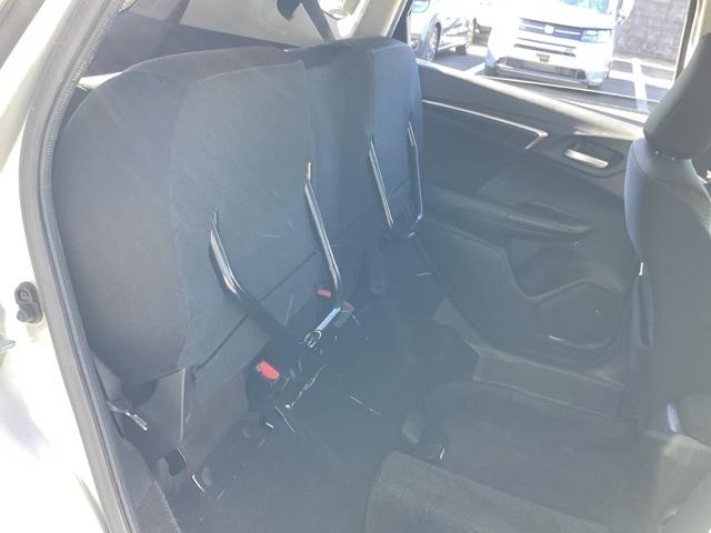 フィットハイブリッド Fパッケージ ETC/純正ナビ/バックモニター 盗難警報装置 記録簿有り AUTOエアコン 助手席エアバック ECON ETC付き リヤカメラ ABS付 DVD視聴 横滑り防止システム キーレスエントリー ワンセグ(35枚目)