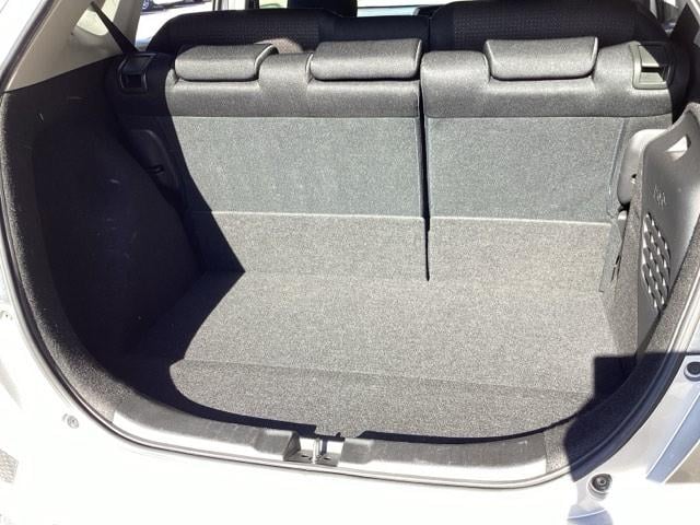 フィットハイブリッド Fパッケージ ETC/純正ナビ/バックモニター 盗難警報装置 記録簿有り AUTOエアコン 助手席エアバック ECON ETC付き リヤカメラ ABS付 DVD視聴 横滑り防止システム キーレスエントリー ワンセグ(36枚目)