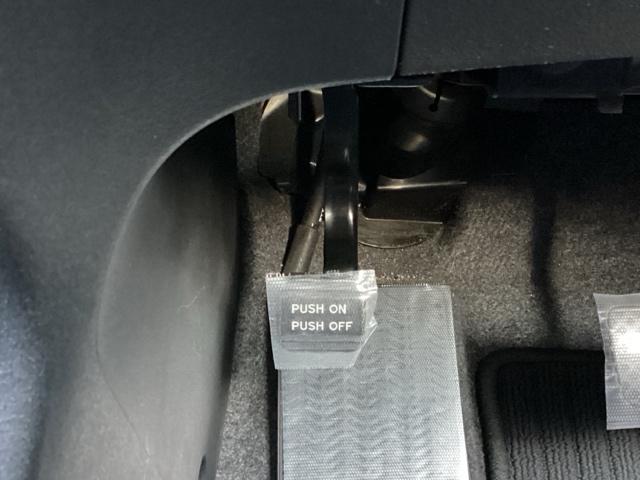 �p�[�L���O�u���[�L�̓t�b�g���Ȃ̂ŉ^�]�ȂƏ���Ȃ̊Ԃ͂�������A�ړ����y�X�ł��B�����Ǝ肪�͂��ʒu�ɂ`�s�Z���N�g���o�[��G�A�R���X�C�b�`�Ȃǂ����葀�쐫�ɗD��Ă��܂�