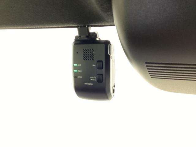 Ｎ－ＢＯＸカスタム ベースグレード　試乗車　メモリーナビ　ドラレコ　ＥＴＣ　ＵＳＢ接続　ＣＭＢＳ　Ｄレコ　ベンチシート　オートエアコン　スマートキ　ＬＥＤ　盗難防止装置　クルコン　バックカメラ　フルセグＴＶ　パワーステアリング　ＥＳＣ（14枚目）