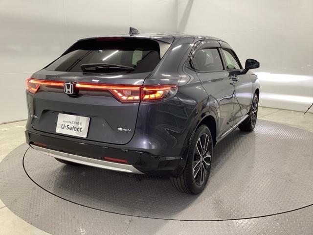 ヴェゼル ｅ：ＨＥＶＺ　メモリーナビ　ドラレコ　ＥＴＣ　リアカメラ　衝突回避支援ブレーキ機能　スマキ　Ｐトランク　フルオートエアコン　Ｄレコ　エアバッグ　両席エアバック　Ｒカメ　パワーウィンドウ　ＬＥＤランプ　ソナー　ＵＳＢ（8枚目）