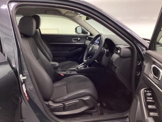 ヴェゼル ｅ：ＨＥＶＺ　メモリーナビ　ドラレコ　ＥＴＣ　リアカメラ　衝突回避支援ブレーキ機能　スマキ　Ｐトランク　フルオートエアコン　Ｄレコ　エアバッグ　両席エアバック　Ｒカメ　パワーウィンドウ　ＬＥＤランプ　ソナー　ＵＳＢ（16枚目）