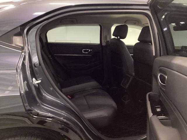 ヴェゼル ｅ：ＨＥＶＺ　メモリーナビ　ドラレコ　ＥＴＣ　リアカメラ　衝突回避支援ブレーキ機能　スマキ　Ｐトランク　フルオートエアコン　Ｄレコ　エアバッグ　両席エアバック　Ｒカメ　パワーウィンドウ　ＬＥＤランプ　ソナー　ＵＳＢ（17枚目）