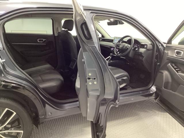 ヴェゼル ｅ：ＨＥＶＺ　メモリーナビ　ドラレコ　ＥＴＣ　リアカメラ　衝突回避支援ブレーキ機能　スマキ　Ｐトランク　フルオートエアコン　Ｄレコ　エアバッグ　両席エアバック　Ｒカメ　パワーウィンドウ　ＬＥＤランプ　ソナー　ＵＳＢ（28枚目）