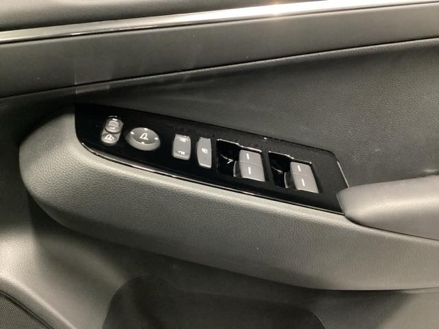 ヴェゼル ｅ：ＨＥＶＺ　メモリーナビ　ドラレコ　ＥＴＣ　リアカメラ　衝突回避支援ブレーキ機能　スマキ　Ｐトランク　フルオートエアコン　Ｄレコ　エアバッグ　両席エアバック　Ｒカメ　パワーウィンドウ　ＬＥＤランプ　ソナー　ＵＳＢ（35枚目）