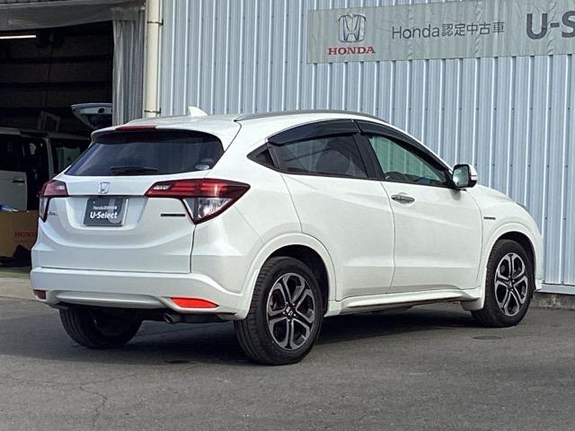 ヴェゼル ハイブリッドＺ　運転席／助手席シートヒーター　あんしんパッケージ　Ｒカメ　スマキー　ＬＥＤランプ　ＥＴＣ付　ＵＳＢ　整備記録簿　シ－トヒ－タ－　サイドカーテンエアバック　運転席助手席エアバッグ　ＶＳＡ　キーフリ（8枚目）