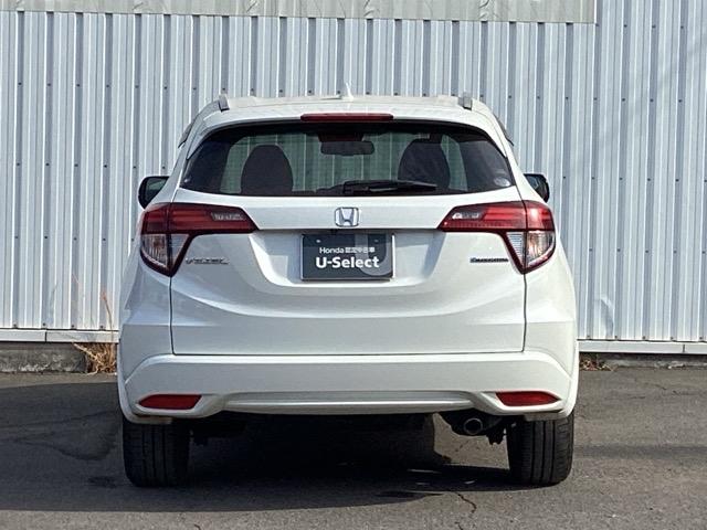 ヴェゼル ハイブリッドＺ　運転席／助手席シートヒーター　あんしんパッケージ　Ｒカメ　スマキー　ＬＥＤランプ　ＥＴＣ付　ＵＳＢ　整備記録簿　シ－トヒ－タ－　サイドカーテンエアバック　運転席助手席エアバッグ　ＶＳＡ　キーフリ（9枚目）