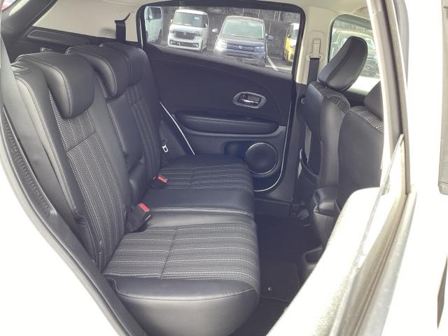 ヴェゼル ハイブリッドＺ　運転席／助手席シートヒーター　あんしんパッケージ　Ｒカメ　スマキー　ＬＥＤランプ　ＥＴＣ付　ＵＳＢ　整備記録簿　シ－トヒ－タ－　サイドカーテンエアバック　運転席助手席エアバッグ　ＶＳＡ　キーフリ（17枚目）