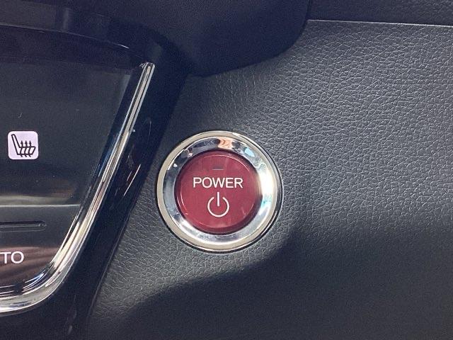 ヴェゼル ハイブリッドＺ　運転席／助手席シートヒーター　あんしんパッケージ　Ｒカメ　スマキー　ＬＥＤランプ　ＥＴＣ付　ＵＳＢ　整備記録簿　シ－トヒ－タ－　サイドカーテンエアバック　運転席助手席エアバッグ　ＶＳＡ　キーフリ（21枚目）